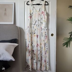 NWT White House Black Market | Floral-Print Soft Pleated Midi Dress